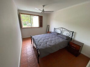 2 bedrooms - Ocean-View Unit in the Heart of Airlie Beach (Airlie Beach)