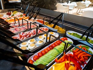 每日付費供應吃到飽自助式早餐