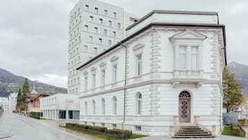 Vista frontal de la propiedad
