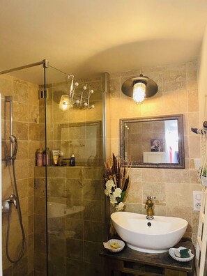 Bathtub, hair dryer