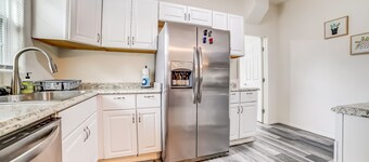Roomy, modern farmhouse escape in the heart of downtown with central AC & heat