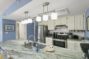 冰箱、微波炉、烤箱、炉灶