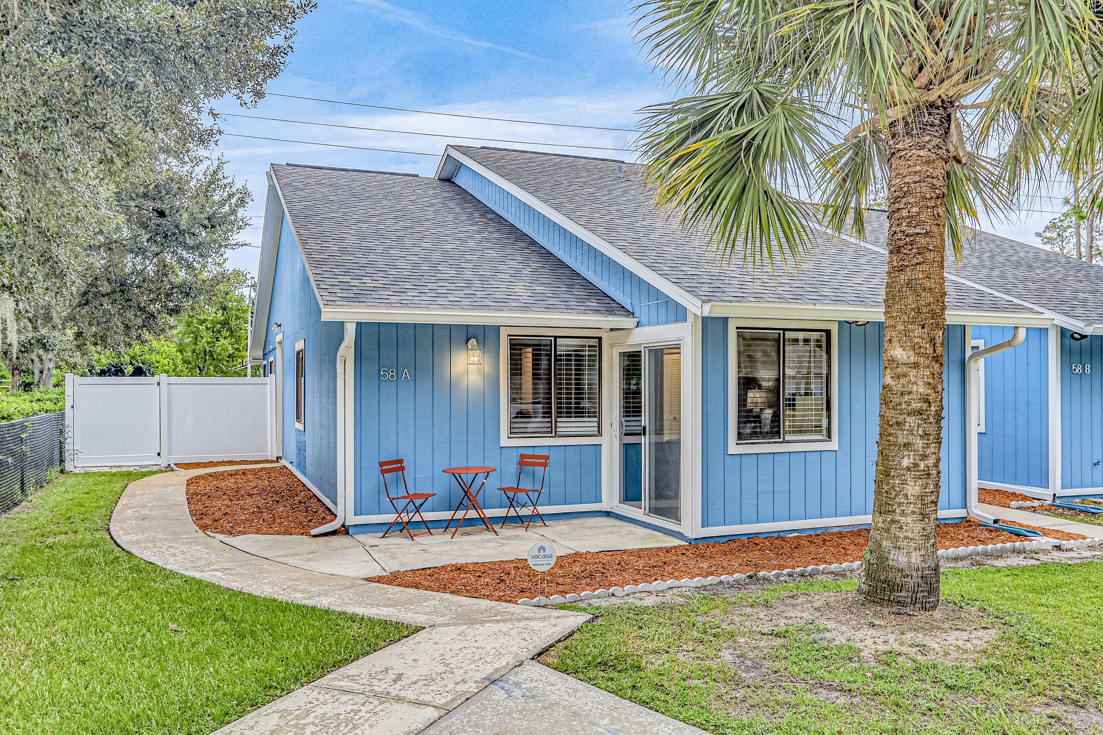 Charming home near beach & golf with central AC & patio - dog-friendly