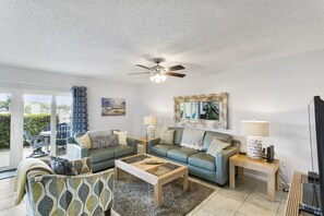 Flat-screen TV - 🌴 Updated 2-Bedroom Condo with Intracoastal Views & Ground-Level Convenience – Indian Rocks Beach (Indian Rocks Beach)