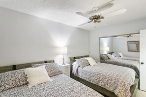 2 bedrooms, iron/ironing board, free WiFi, bed sheets - 🌴 Updated 2-Bedroom Condo with Intracoastal Views & Ground-Level Convenience – Indian Rocks Beach (Indian Rocks Beach)