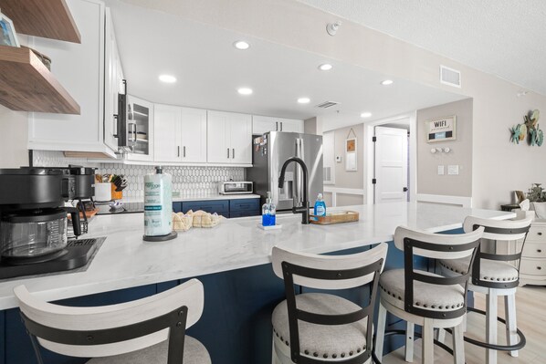 Fridge, microwave, oven, stovetop