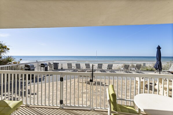 Property grounds - 🌴 Coastal Charm Meets Panoramic Beachfront Views – 2BR Corner Unit in Indian Rocks Beach (Indian Rocks Beach)