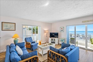 TV - 🌴 Coastal Charm Meets Panoramic Beachfront Views – 2BR Corner Unit in Indian Rocks Beach (Indian Rocks Beach)