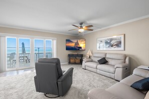 TV - 🌊 Gulf Front 2BR Condo with Direct Pool Deck Access Sleeps 6 – Indian Rocks Beach (Indian Rocks Beach)