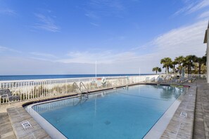 Et oppvarmet basseng