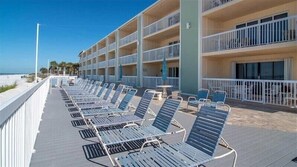 Terrace/patio - 🌊 Elegant Gulf Front 2BR Condo with Sunlit Patio & Spacious Coastal Comfort Sleeps 6 – Indian Rocks Beach (Indian Rocks Beach)