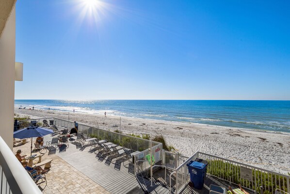 On the beach - 🐚 Beachfront Escape for Two – Gulf Views & Cozy Comfort 1BR/1BA  Sleeps 2  Fifty Gulfside – Indian Rocks Beach (Indian Rocks Beach)