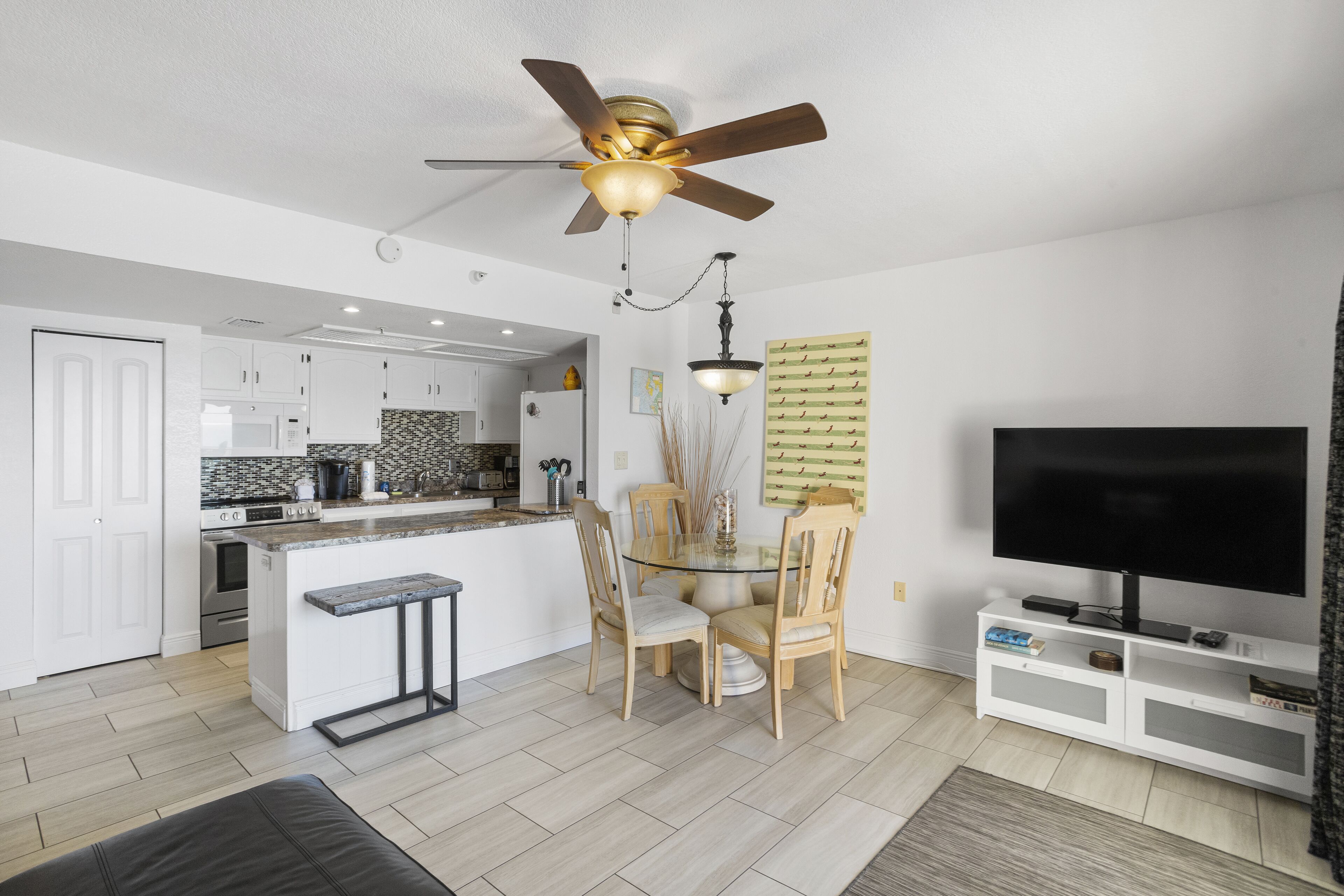 Fifty Gulfside #213 1 Bedroom Gulf Front Indian Rocks Beach