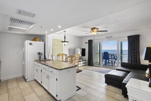 TV - 🐚 Beachfront Escape for Two – Gulf Views & Cozy Comfort 1BR/1BA  Sleeps 2  Fifty Gulfside – Indian Rocks Beach (Indian Rocks Beach)