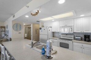 冰箱、微波炉、烤箱、炉灶