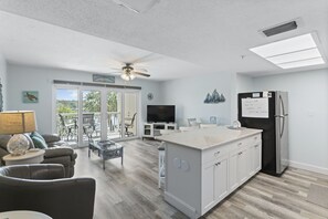 TV - 🌅 Sunrise Serenity from Your Private Balcony – Renovated Intracoastal Condo 1BR  Sleeps 4 Fifty Gulfside – Indian Rocks Beach (Indian Rocks Beach)
