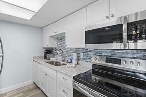 Fridge, microwave, oven, stovetop - 🌅 Sunrise Serenity from Your Private Balcony – Renovated Intracoastal Condo 1BR  Sleeps 4 Fifty Gulfside – Indian Rocks Beach (Indian Rocks Beach)