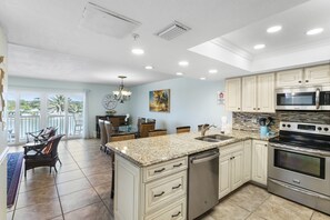 冰箱、微波炉、烤箱、炉灶