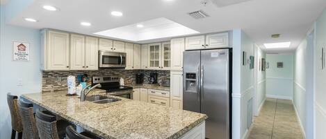 冰箱、微波炉、烤箱、炉灶