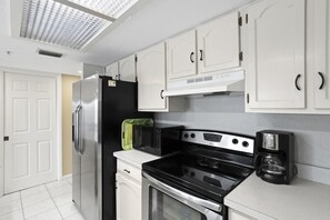 Fridge, microwave, oven, stovetop - 🌴 Intracoastal Views & Beachside Comfort – Spacious 2BR Condo 2BR/2BA  Sleeps 4  Fifty Gulfside – Indian Rocks Beach (Indian Rocks Beach)