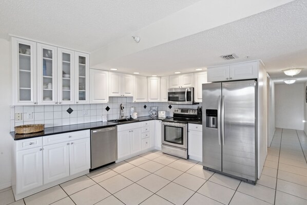 冰箱、微波炉、烤箱、炉灶