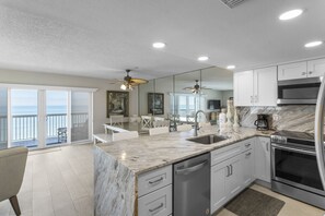 冰箱、微波炉、烤箱、炉灶