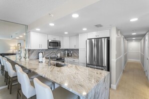 冰箱、微波炉、烤箱、炉灶