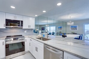 冰箱、微波炉、烤箱、炉灶