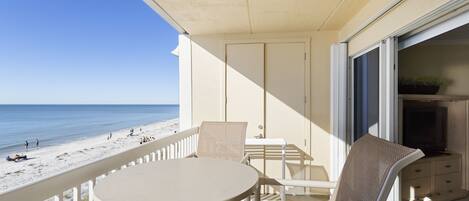 تناول الطعام بالخارج