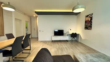 City Apartment | Living area | 102-cm TV with cable channels, Netflix, streaming services