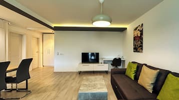 Borgaríbúð | 1 svefnherbergi, rúm með memory foam dýnum, skrifborð