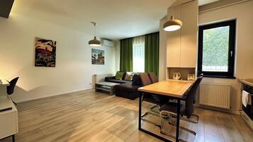 City Apartment | Memory-foam beds, desk, laptop workspace, soundproofing