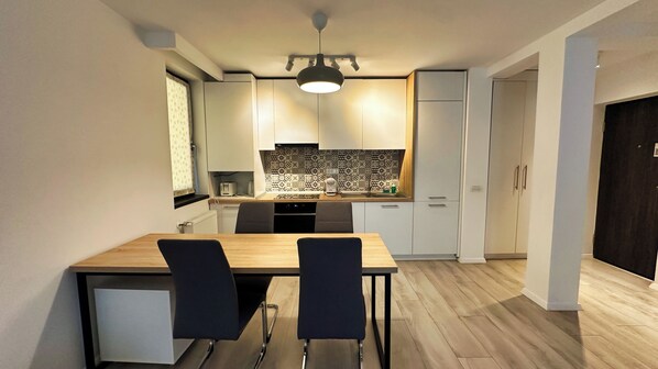 Estudio urbano | 1 habitación, camas con efecto memoria y escritorio 