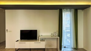 City Apartment | Living area