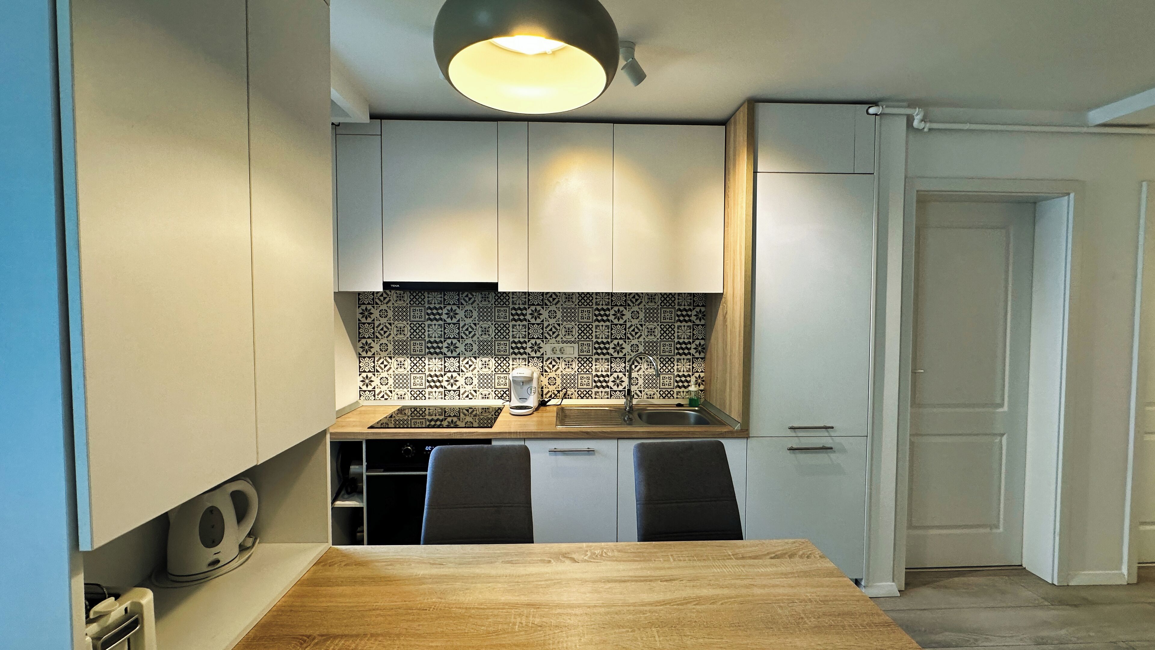 City Apartment | Private kitchen | Full-size fridge, oven, stovetop, dishwasher