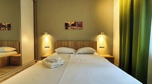 1 habitación, camas con efecto memoria y escritorio