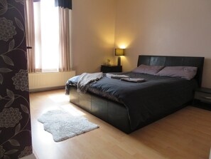 2 Schlafzimmer, Bügeleisen/Bügelbrett, kostenloses WLAN, Bettwäsche