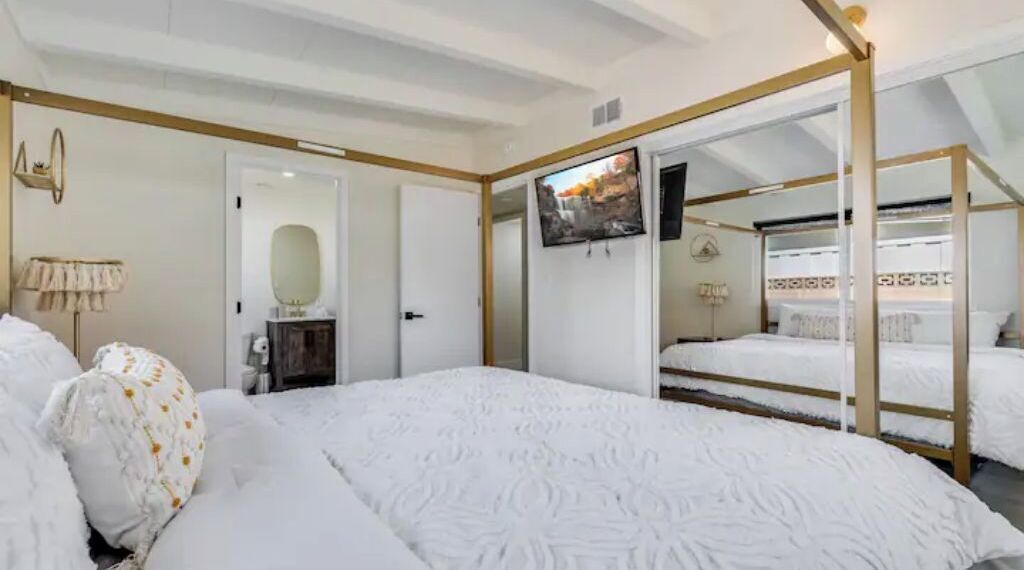 4 bedrooms, desk, iron/ironing board, free WiFi