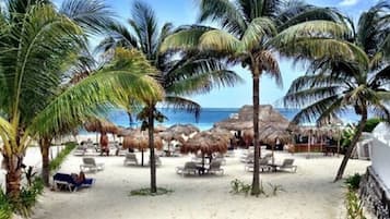 Playa privada en los alrededores y bar en la playa