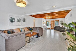 Studio (5 Bedrooms) | Living area | 42-inch flat-screen TV with digital channels, TV