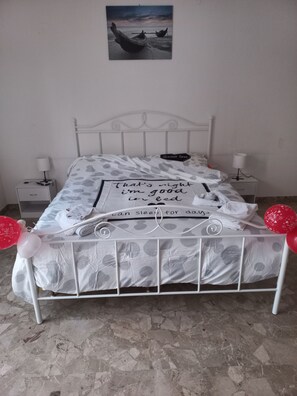 1 bedroom, bed sheets - bed & breakfast villa Sofia (Montecosaro Scalo)