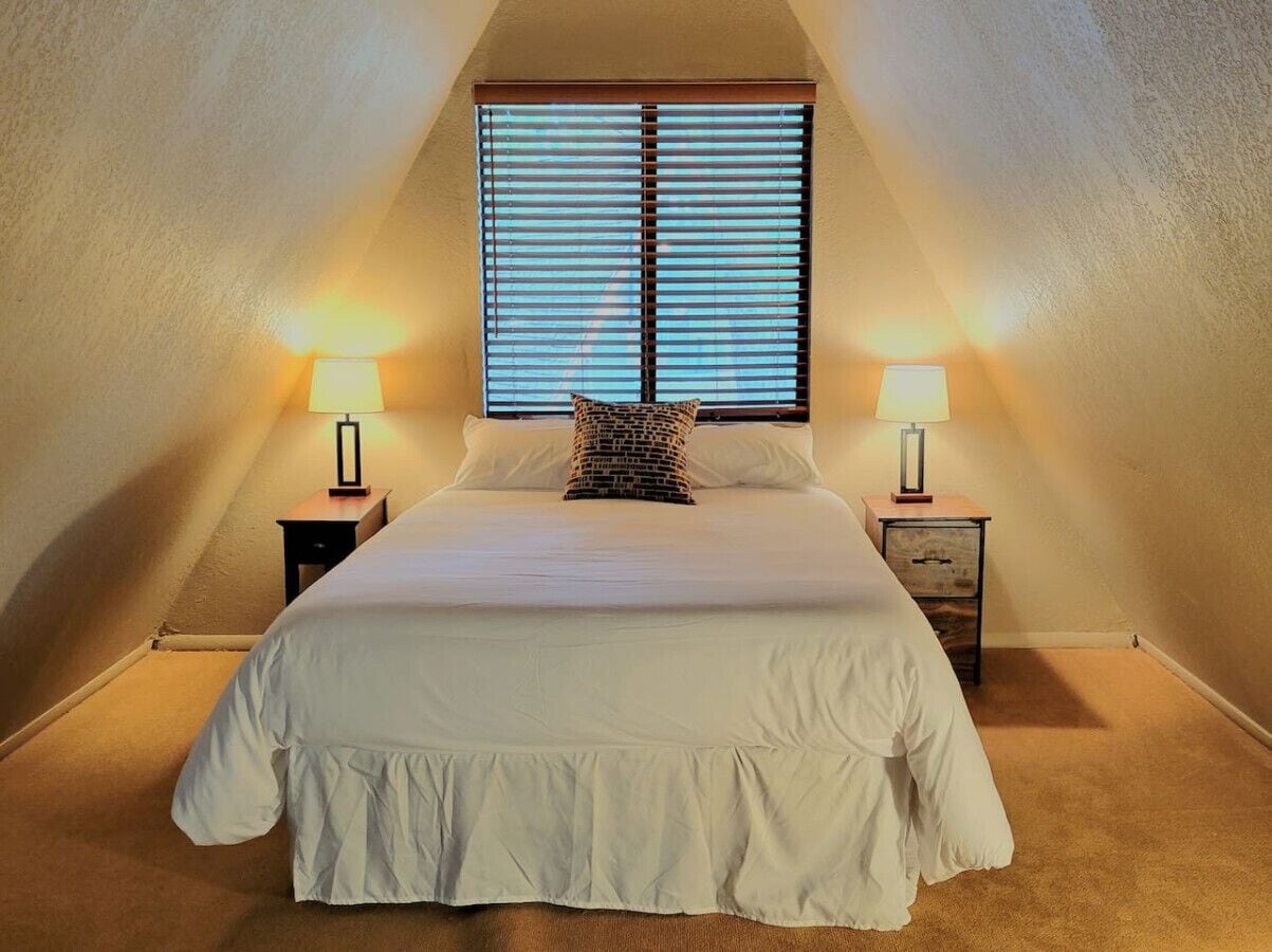 3 chambres, bureau, fer et planche à repasser, lit parapluie