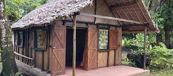 Bungalow les Orchidées Chez Ago, a 2 km du Centre Ville