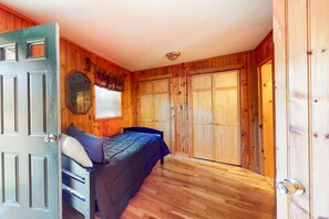 1 habitación, tabla de planchar con plancha, internet y ropa de cama 