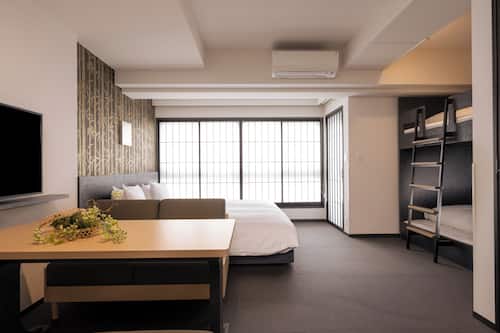 Waka-Room | Down duvets, in-room safe, iron/ironing board, free cots/infant beds