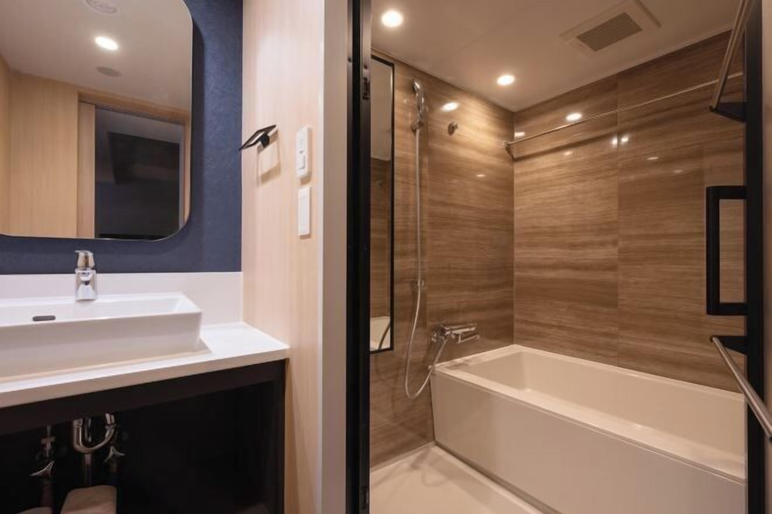 浴室 | 獨立浴缸和淋浴設備、全浸式浴缸、吹風機、免治馬桶