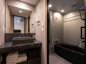 Habitación (WAKA) | Baño | Tina y regadera independientes, tina profunda, secadora de cabello 