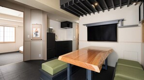 Rom (NINJA) | Dundyner, safe på rommet, strykejern/-brett og barnesenger (inkludert)