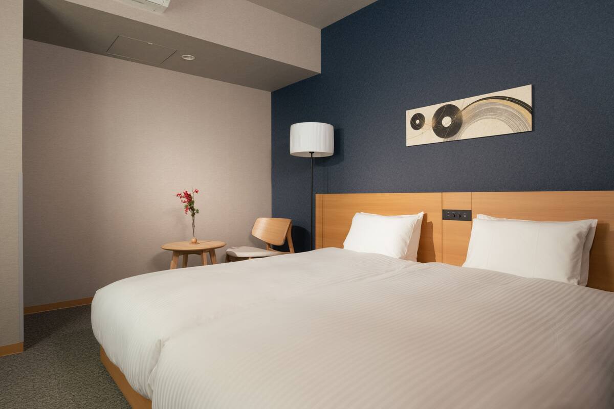Down duvets, in-room safe, desk, iron/ironing board