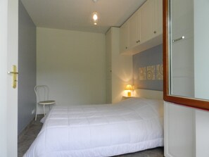 1 habitación, tabla de planchar con plancha y wifi gratis 